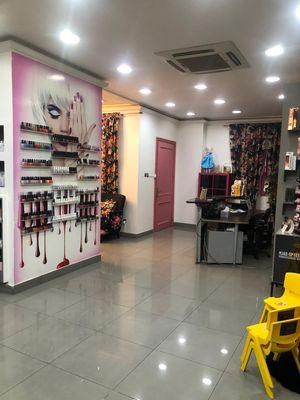 Women's salon for sale in Al-Shaab