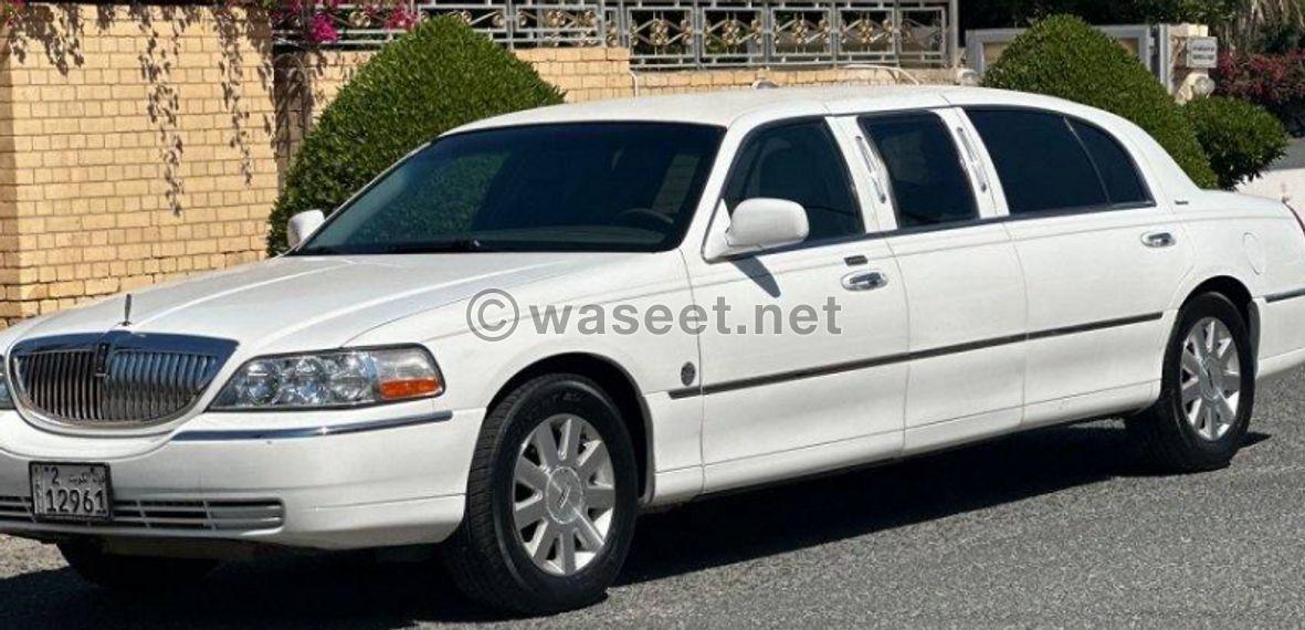 To sell Lincoln Town Car model 2004 3