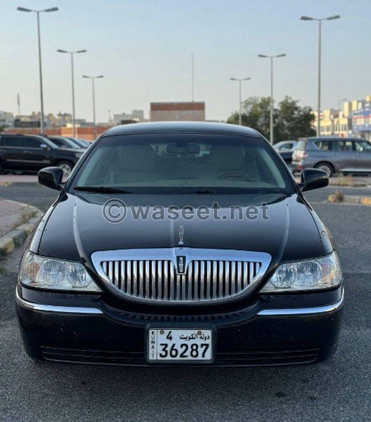 Lincoln Town Car Model 2011 0