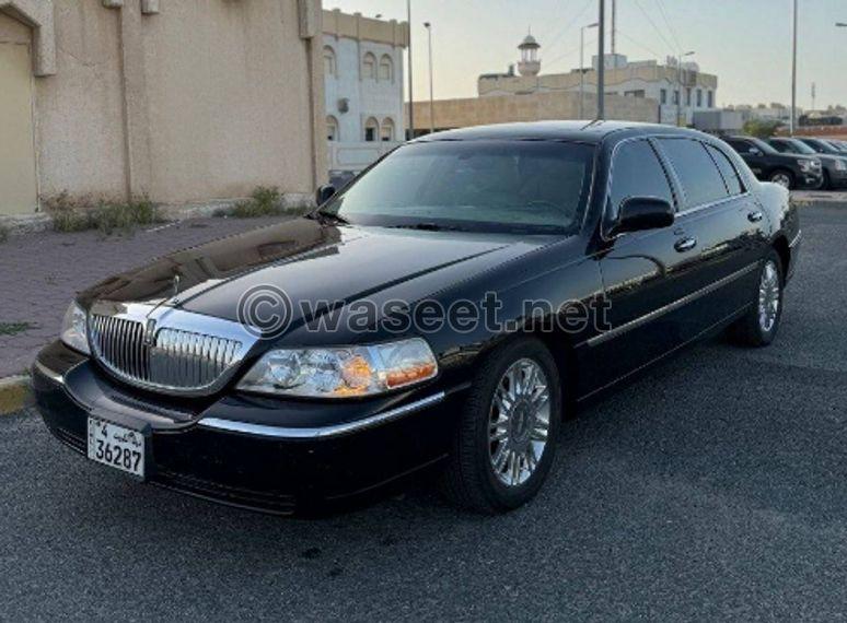 Lincoln Town Car Model 2011 3
