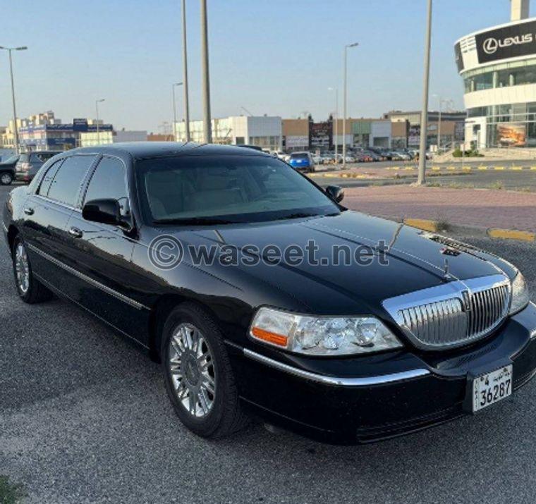 Lincoln Town Car Model 2011 4