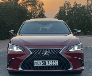 Lexus ES350 2019 model is available for sale 