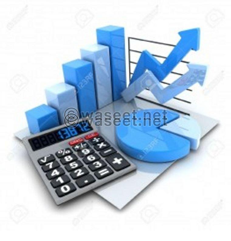 A financial accountant is looking for a job  0
